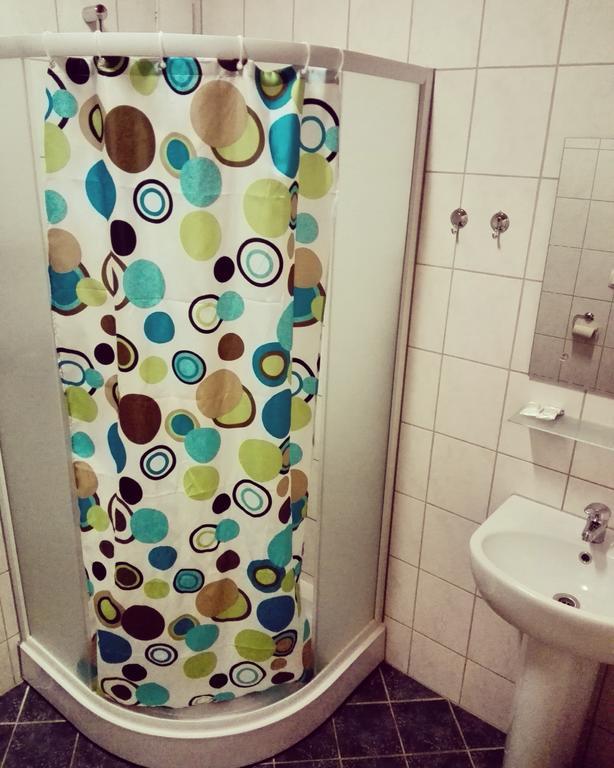 Urusel Guesthouse タリン エクステリア 写真