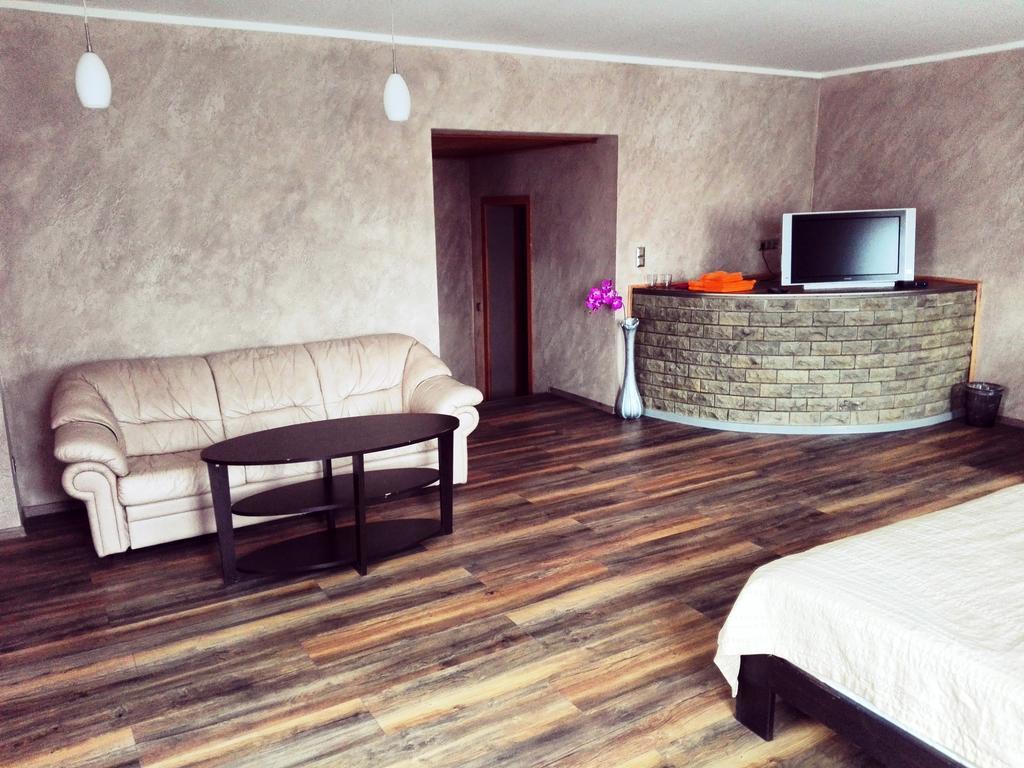 Urusel Guesthouse タリン エクステリア 写真
